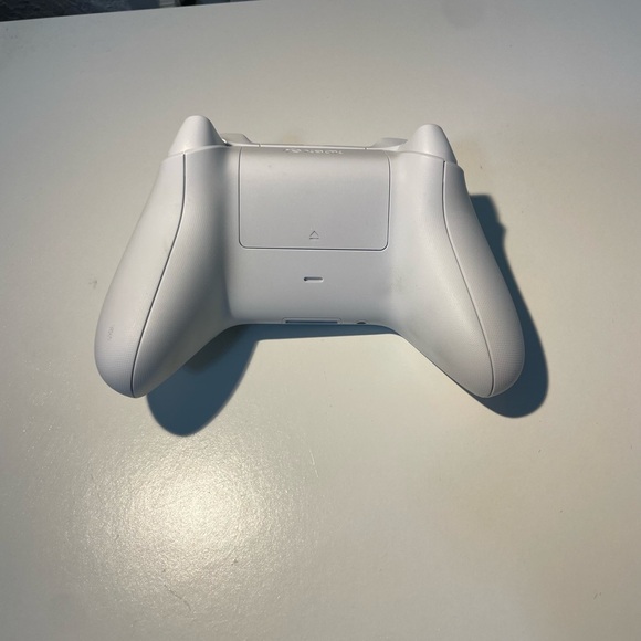 Microsoft Xbox Series S 512GB White Console (RRS00095) - Picture 8 of 10